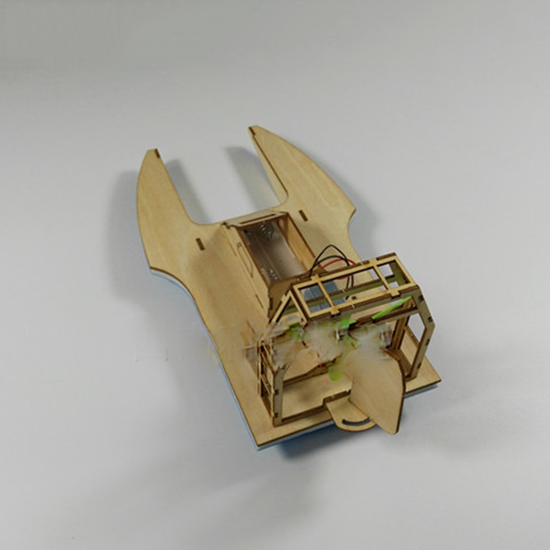 Flying Fish Assembled Electric - Model Kit Yacht 评论和价格